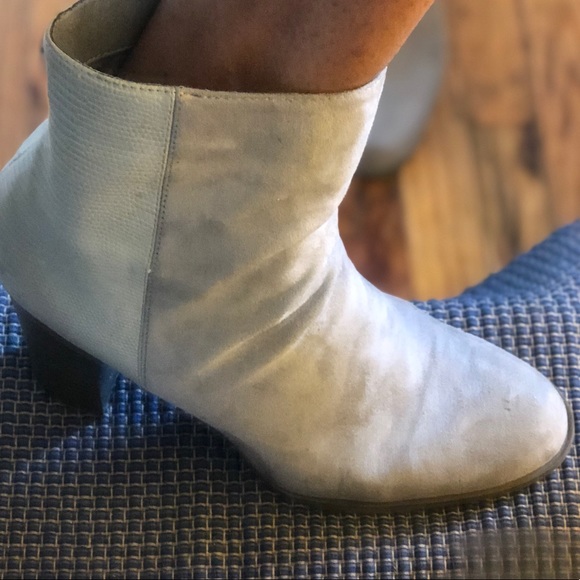 🍾🍾SOLD🍾🍾 Rollins Grey Frost Suede Booties - Picture 6 of 8